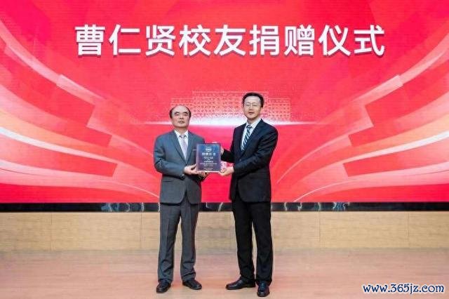 捐赠仪式现场。合肥工业大学供图